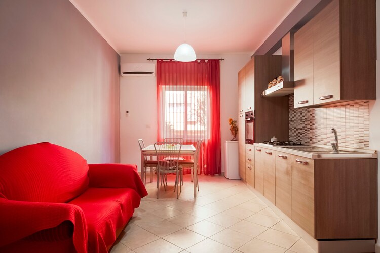 Leuk appartement in Nizza di Sicilia met een patio