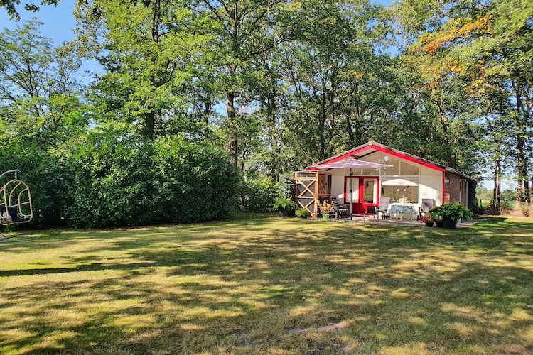 Mooi vakantiehuisje in Holten op ruim perceel nabij de Sallandse Heuvelrug