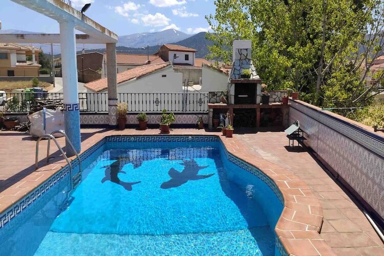 Bright Home with Swimming Pool