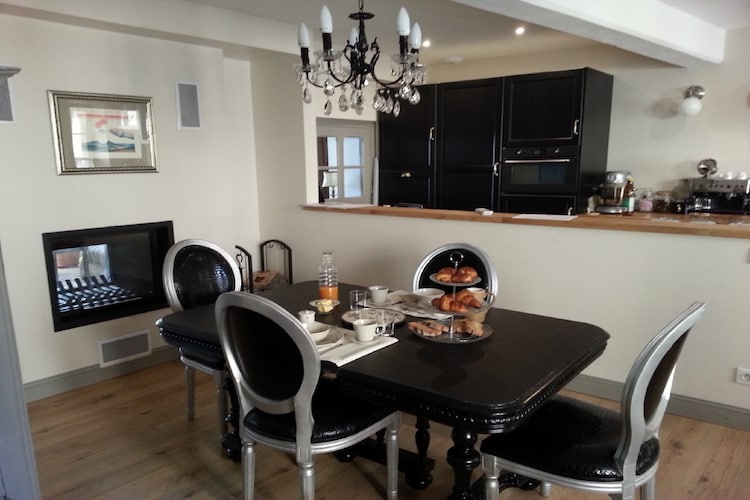 Prachtig vakantiehuis in Saint Haon le Chatel met bubbelbad