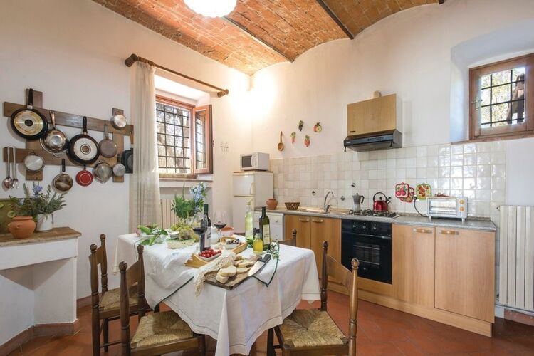 Leuk appartement in San Casciano Val di Pesa met een tuin