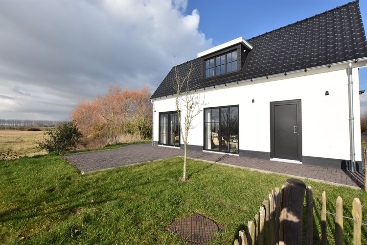 Prachtig vakantiehuis in Nieuwvliet met een terras