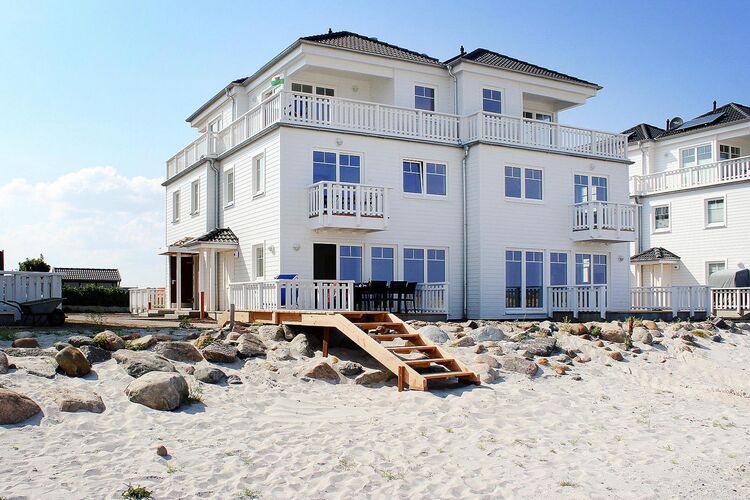 Doppelhaushälfte in direkter Strandlage mit M Ferienwohnung an der Ostsee