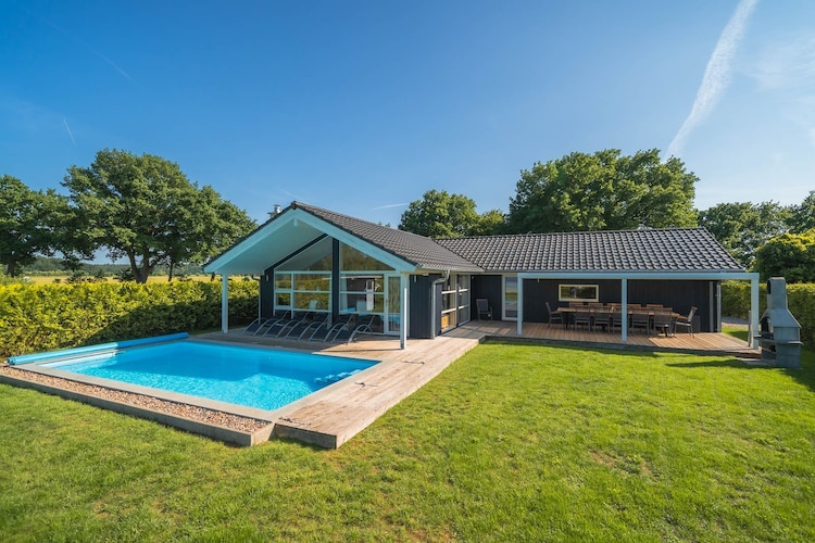 Poolhaus 140 qm-Buitenkant zomer