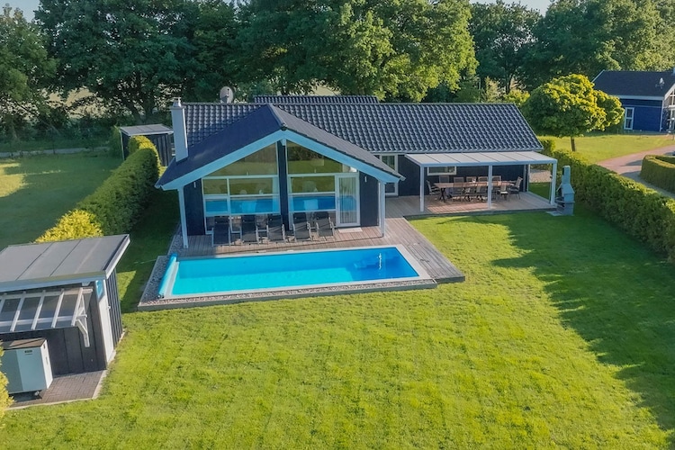 Poolhaus 140 qm-Buitenkant zomer