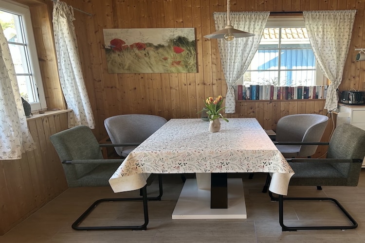 Ferienhaus Reet 65 qm-Eetkamer