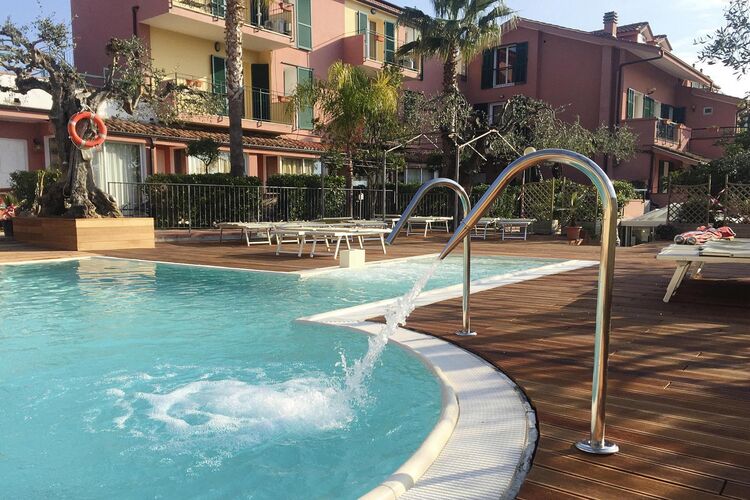 Vakantiehuizen Italie | Lig | Appartement te huur in Imperia met zwembad  met wifi 5 personen