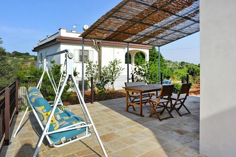 Attractive country house in Cisternino