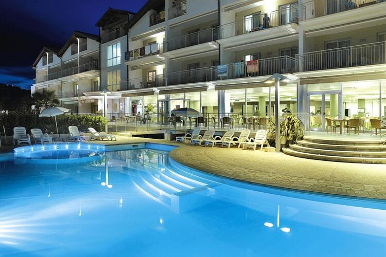 Vakantiehuizen Italie | Abruzzo | Appartement te huur in Roseto-degli-Abruzzi met zwembad  met wifi 4 personen