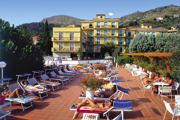Vakantiehuizen Italie | 231 | Appartement te huur in Pietra-Ligure met zwembad  met wifi 6 personen