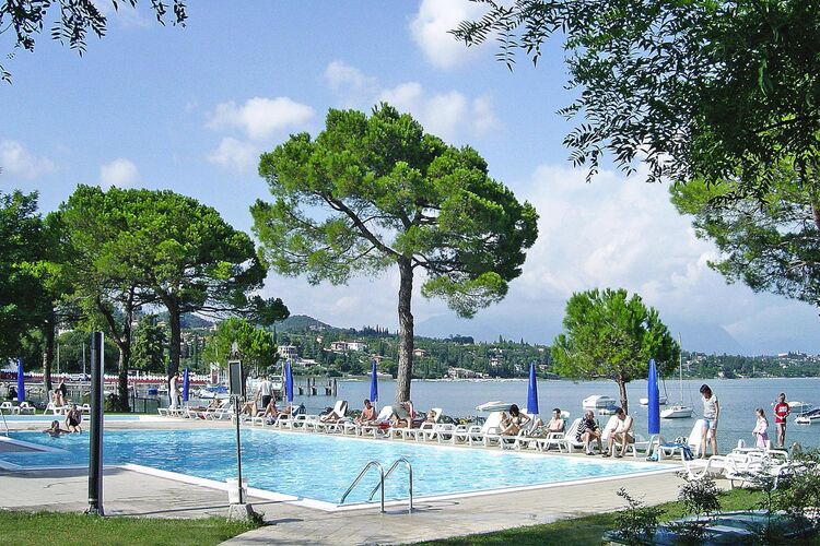 Front Lake Resort Le Corti del Lago, Padenghe Ferienwohnung in Italien