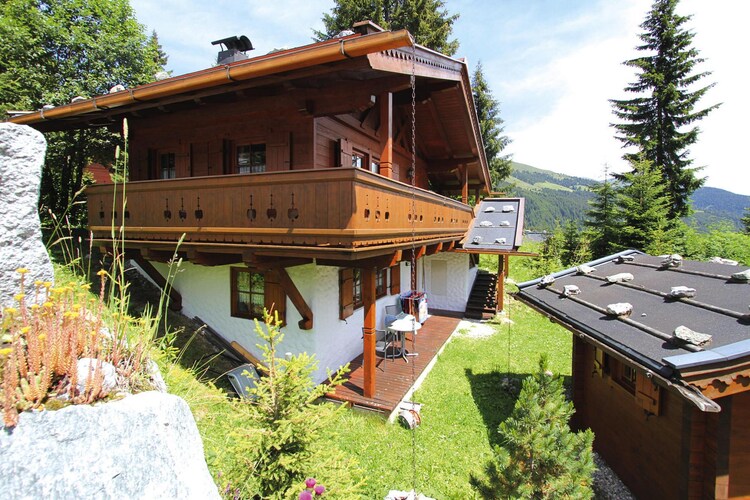 Attractive chalet with two beautiful holiday apartments, garden area and rustic sauna hut on the property, right in the alpine village (1,600 m above sea level). Königsleiten is the perfect starting point for many mountain and hut tours due to its altitude alone. Once you reach one of the many peaks, you can see the majestic mountains of the Hohe Tauern. Fans of cool water can enjoy the nearby Durlassbodensee, a bathing lake with spring-fresh water.
HighLights: 
Sauna can be booked on site for an additional charge
5% discount on bike rental