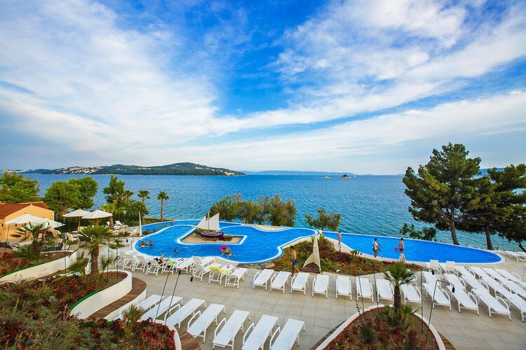 Vakantiehuizen Kroatie | Dalmatie | Sta caravan te huur in Seget-Vranjica met zwembad  met wifi 4 personen