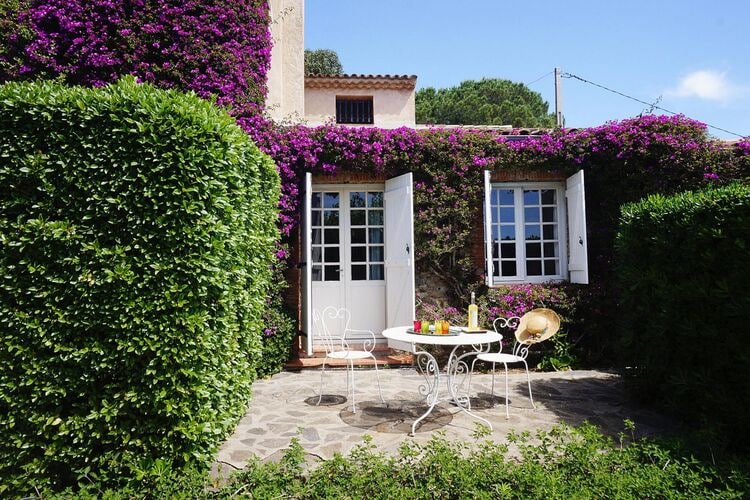 Steinhaus mit privater Terrasse und Gemeinschaftsp Ferienwohnung  Côte d'Azur