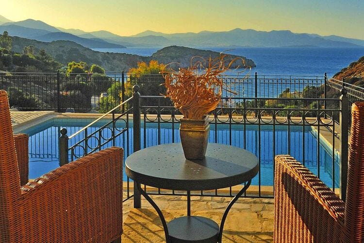 Istron Collection Villa mit Terrasse Ferienhaus in Griechenland