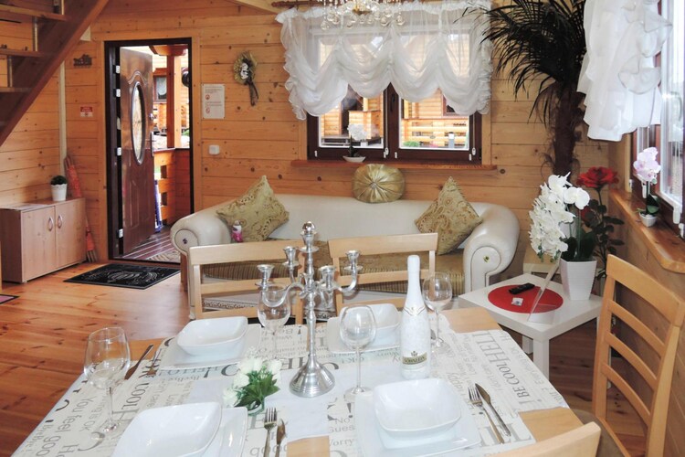 Ground floor: (Kitchenette(hob, electric kettle, boiling water tap, toaster, coffee machine, espresso machine, microwave, fridge-freezer), Living/diningroom(TV(satellite, german television channels), dining table, seating area), bathroom(shower, washbasin, toilet))\n\nOn the 1st floor: (bedroom(single bed, double bed), bedroom(single bed, double bed))\n\ngrill, terrace(roofed), garden furniture, parking, play equipment, high chair, baby crib(paid)