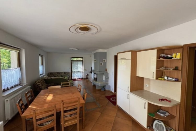 Ground floor: (Living room(TV(satellite), fireplace, seating area, radio, CD player), dining room(dining table, high chair), open kitchen(electric kettle, boiling water tap, cooker(4 ring stoves, gas), coffee machine, espresso machine, oven, grill, microwave, dishwasher, fridge-freezer), bedroom(single bed, single sofa bed), bathroom(shower, washbasin, toilet))\n\nOn the 1st floor: (bedroom(single bed, double bed, balcony), bedroom(single bed, double bed), bedroom(single bed, single sofa bed), bathroom(bath tub, washbasin, toilet, washing machine))\n\nbalcony, heating, terrace, garden(private, fenced), bicycle storage, garden furniture, sun loungers, BBQ, parking, deckchairs, parasol, boules court, ironing board, party games, Alarm