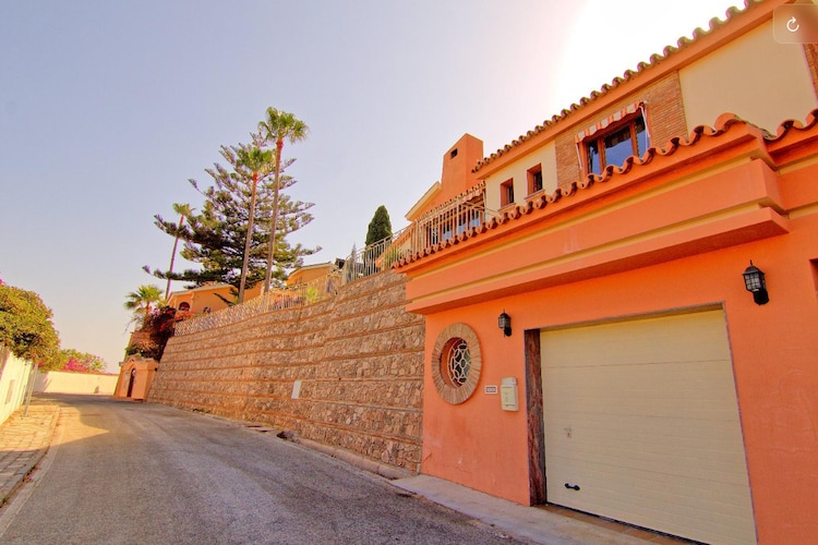 CT 233 - Faro's Benalmadena Pool & Garden - Facilities