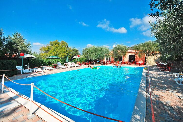Vakantiehuizen Italie | Lig | Appartement te huur in Imperia met zwembad  met wifi 5 personen