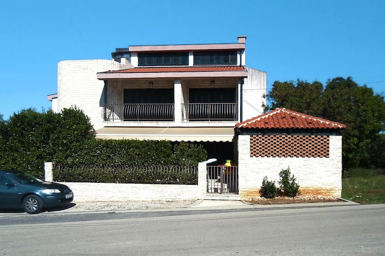 On the 1st floor: (Kitchenette(dining table, stove, toaster, coffee machine, fridge-freezer), Living/bed room(double bed, TV(satellite, german television channels)), bathroom(shower, toilet))\n\ngrill, balcony, garden, garden furniture, parking, baby crib(free)