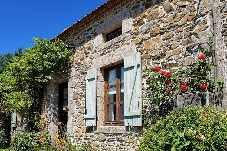 Authentieke Gîte in de Auvergne met zwembad en wellness