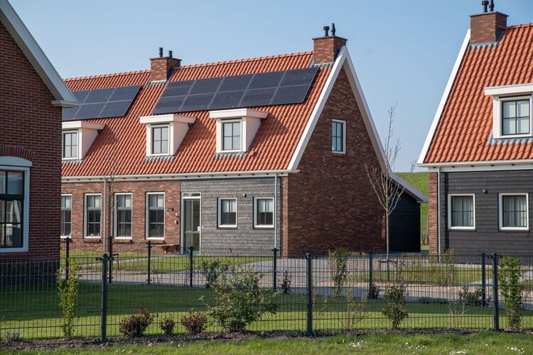 Beautiful holiday home with whirlpool and sauna in a quiet area in Zeeland.