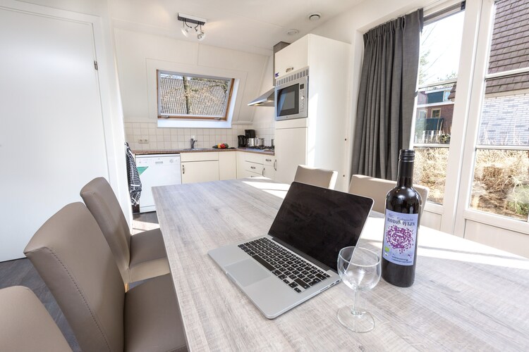 Gerestyled huis met drie badkamers, Breda op 10 km