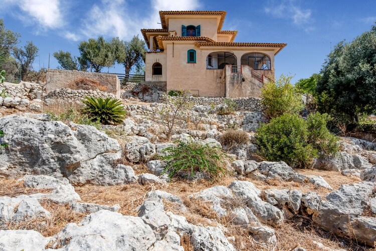 Bijzonder vakantiehuis in Noto met terras in natuurgebied