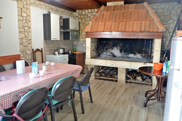 Apartment Anna in Maslenica, near Zadar, with sea view