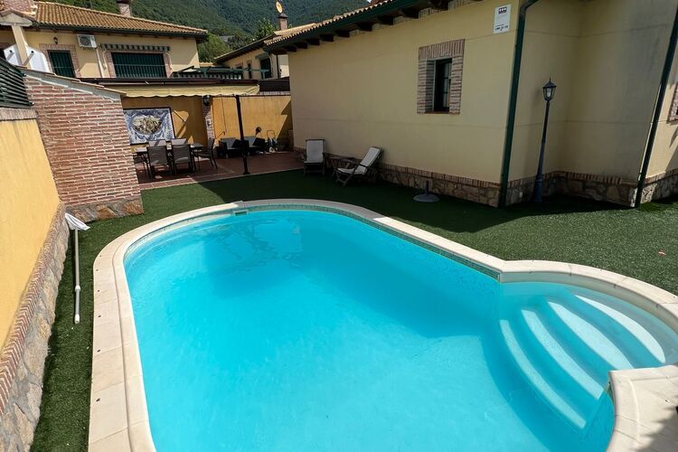 Vakantiehuizen Spanje | Castilla-Y-Leon | Chalet te huur in La-Adrada met zwembad  met wifi 4 personen