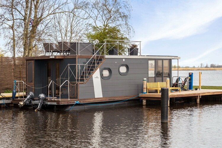 Houseboat met tuin