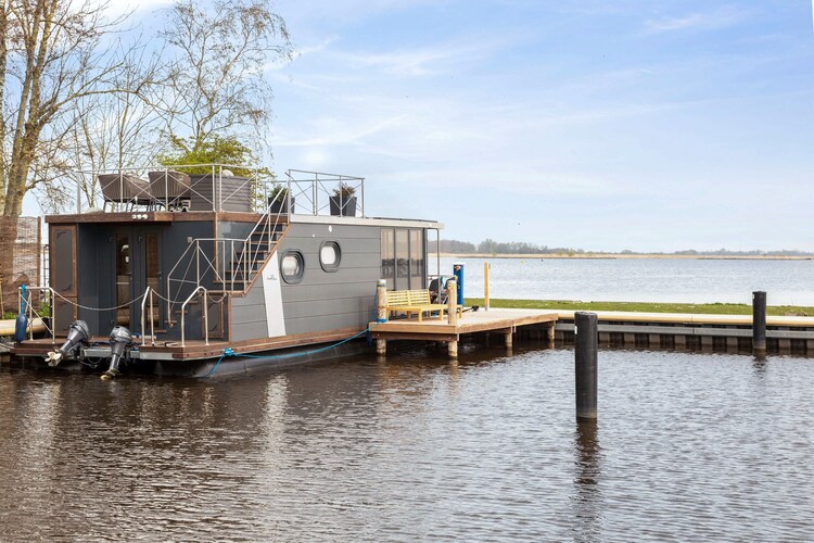 Houseboat met tuin