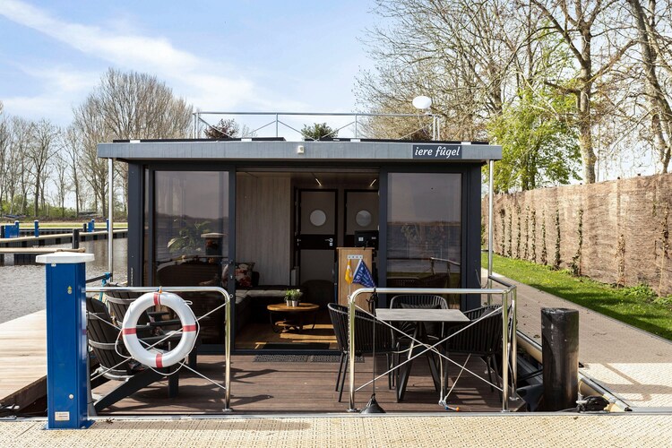 Houseboat met tuin