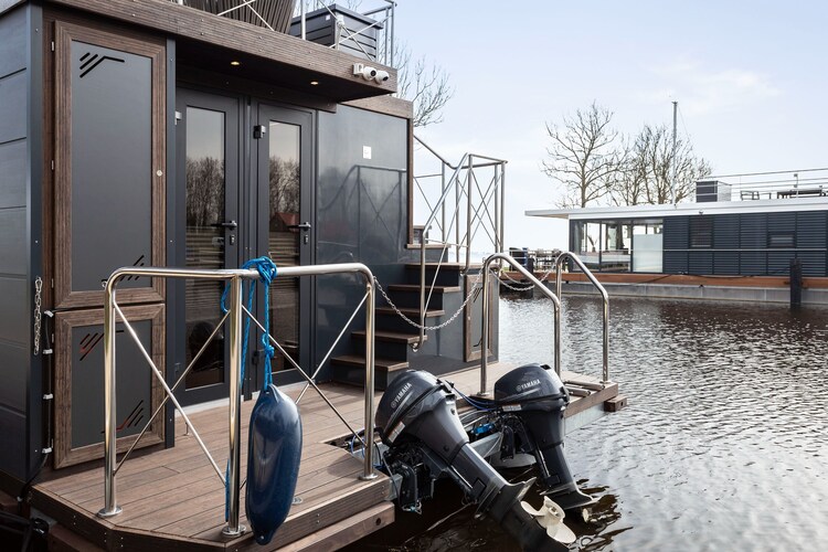 Houseboat met tuin