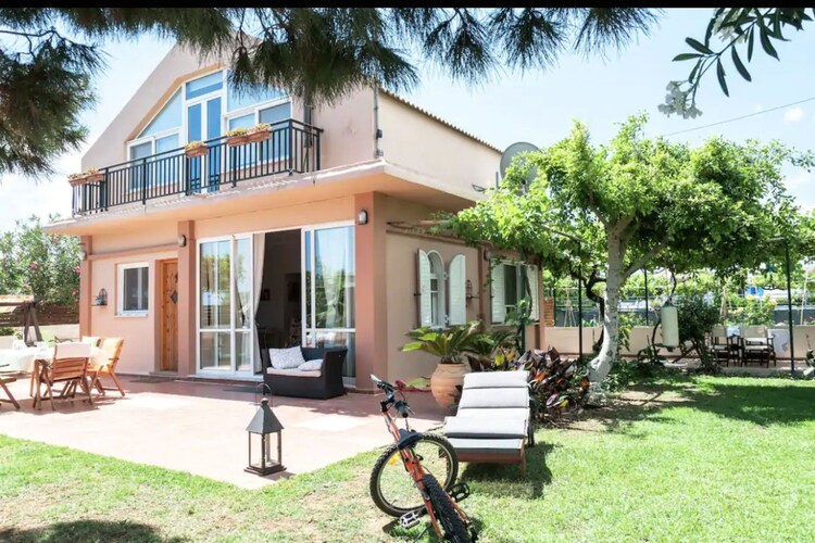 Ground Floor Villa in Gerani for 4 pax