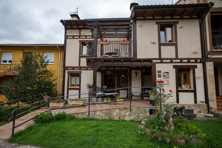 Vakantiehuizen Spanje | Castilla-Y-Leon | Chalet te huur in Castilla-y-Leon   met wifi 10 personen