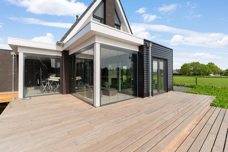 Luxe villa aan het water