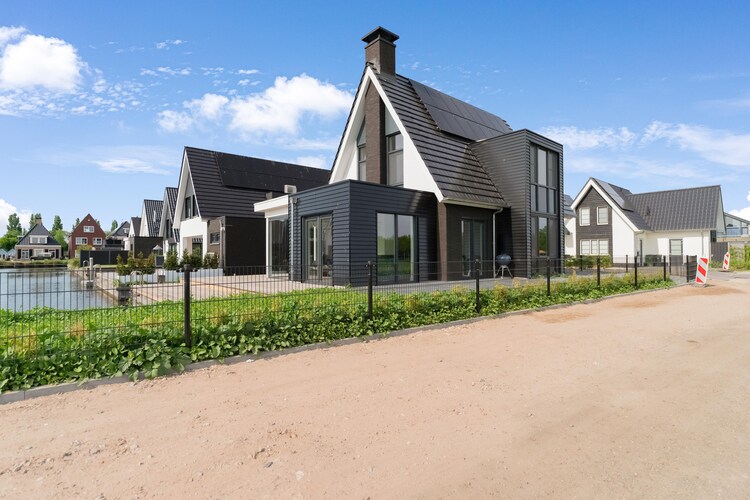Luxe villa aan het water