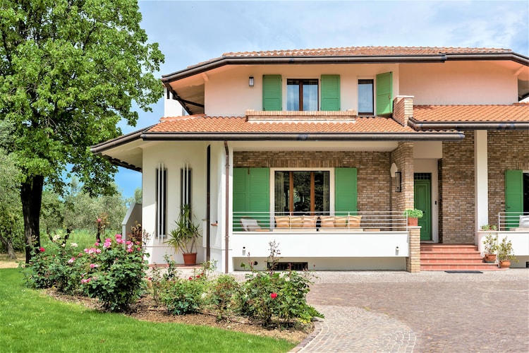 Vrijstaande villa bij de zee in Cattolica met bubbelbad