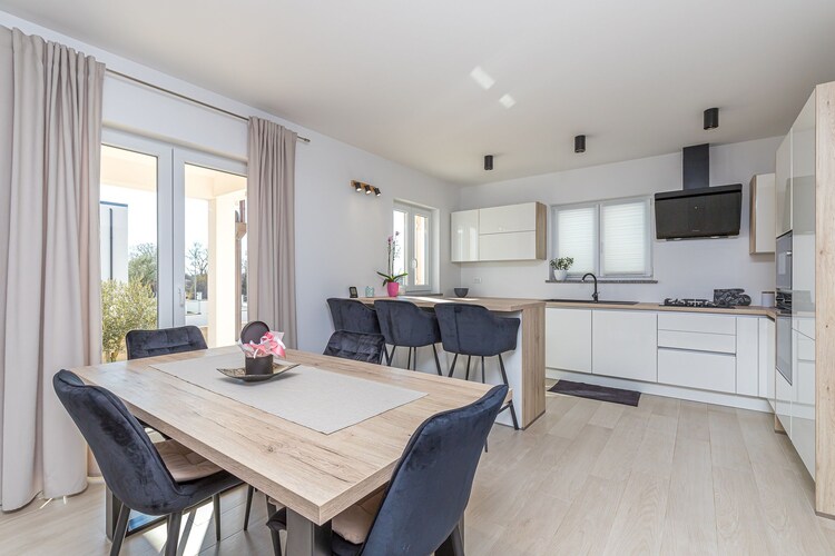 Two-bedroom Apartment Sunrise in Bale\n