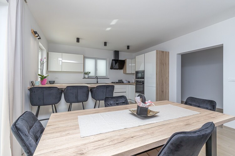 Two-bedroom Apartment Sunrise in Bale\n