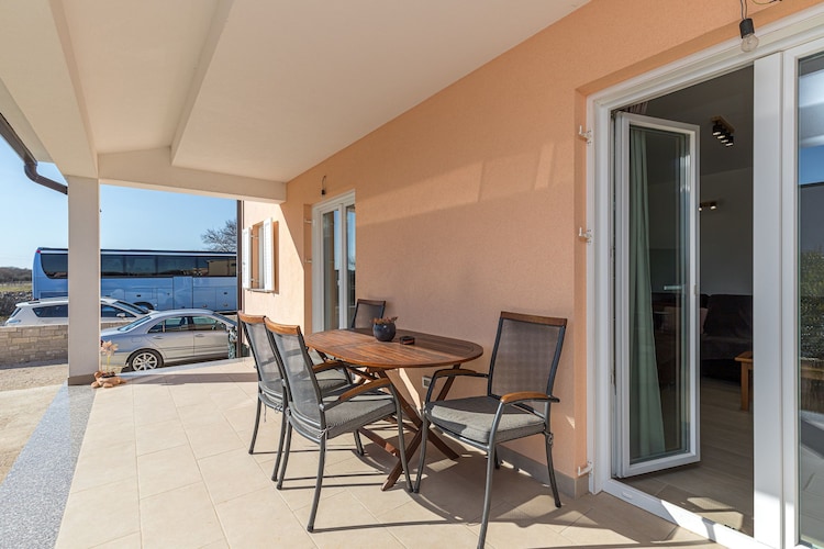 Two-bedroom Apartment Sunrise in Bale\n