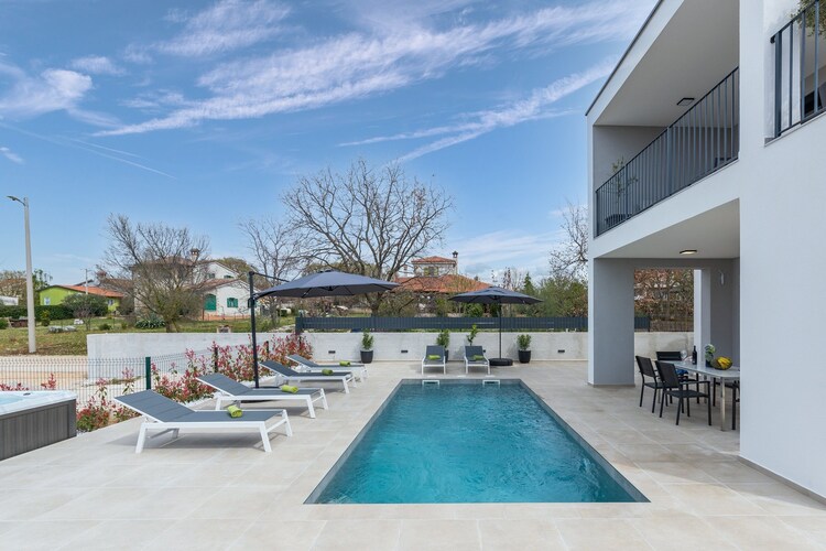 Villa Lucia with yescuzzi and private pool