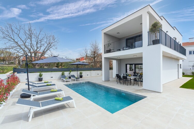 Villa Lucia with yescuzzi and private pool