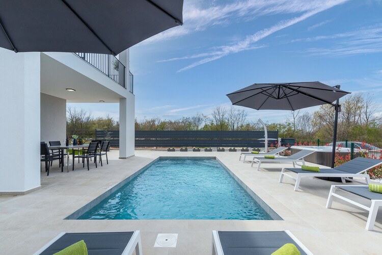 Villa Lucia with yescuzzi and private pool