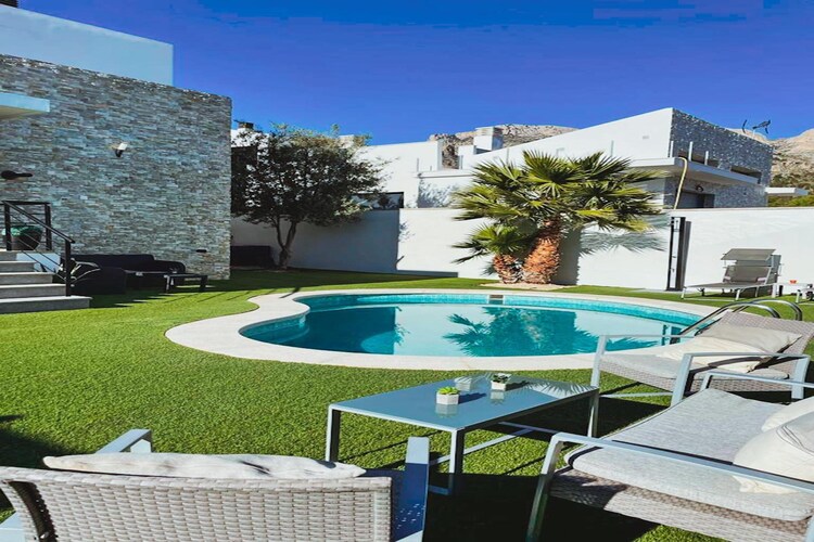 VILLA EN LA NUCIA POLOP