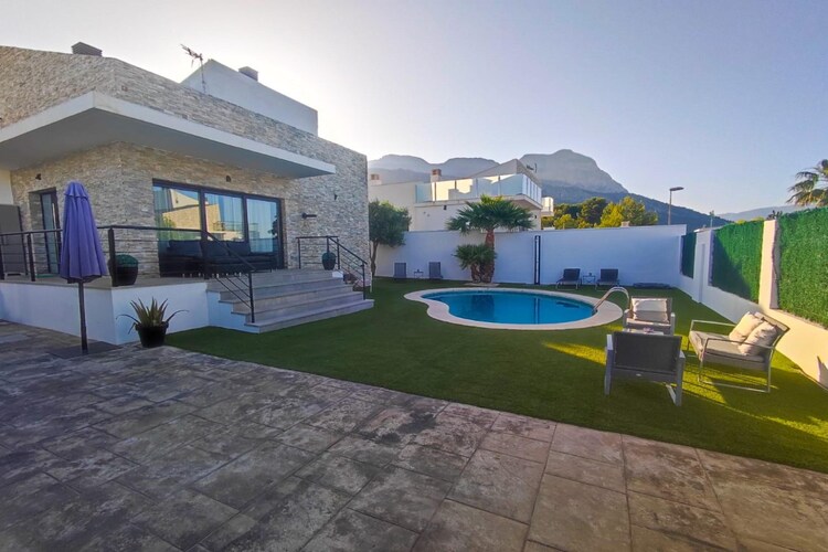 VILLA EN LA NUCIA POLOP