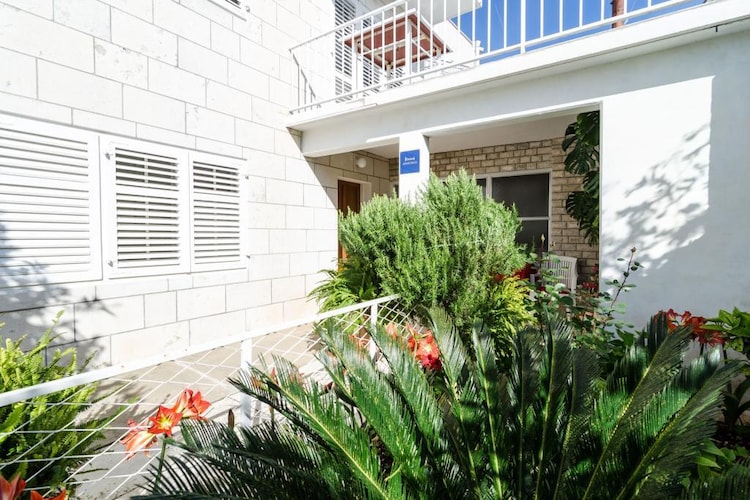 Apartment Dea - One-Bedroom Apartment with Terrace-Buitenlucht