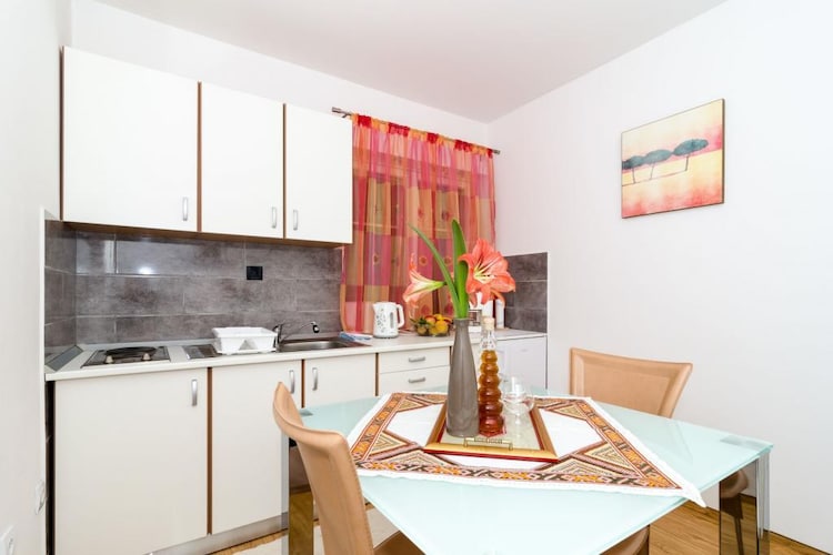 Apartment Dea - One-Bedroom Apartment with Terrace-Keuken