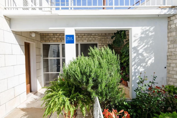 Apartment Dea - One-Bedroom Apartment with Terrace